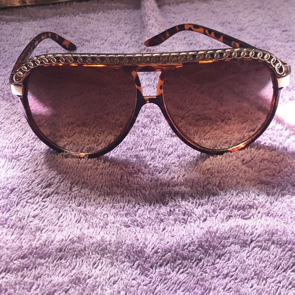 Big Bouji Style Aviator Sunglasses with Gold Chain rim Tortoiseshell frames - Picture 4 of 16